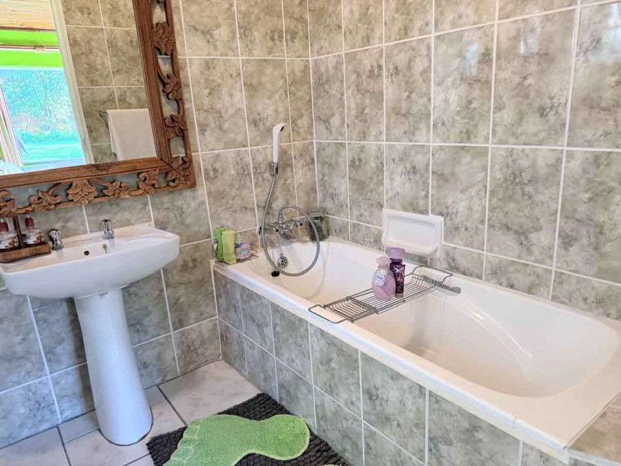 5 Bedroom Property for Sale in Blue Rise Eastern Cape